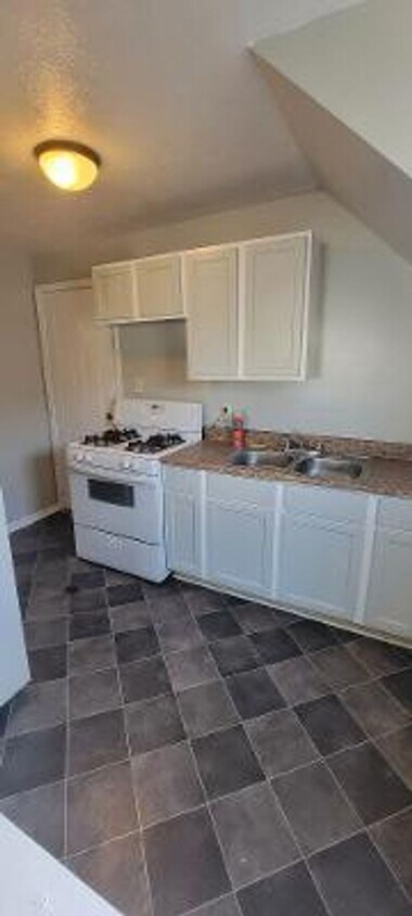 Primary Photo - Spacious One Bedroom with ALL Utilities in...