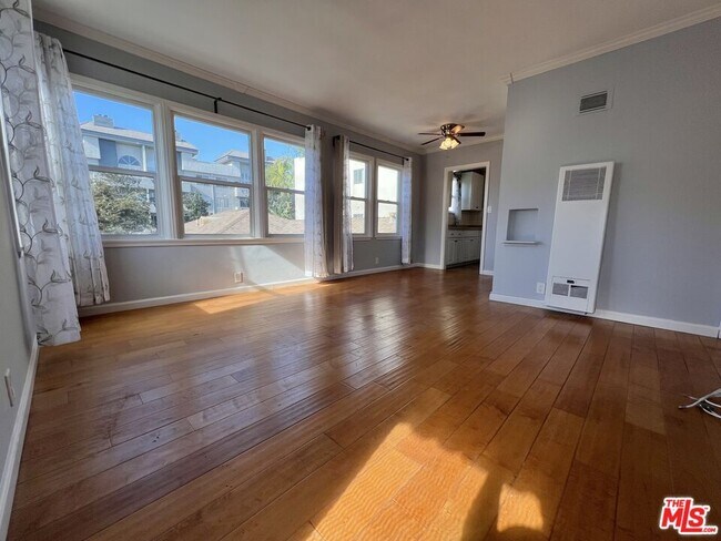 Foto del edificio - 10460 Eastborne Ave