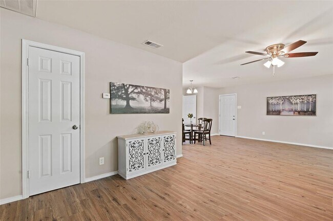 Building Photo - 354 Elm St