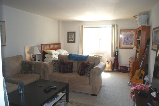 Main room looking out - 99 Prospect St