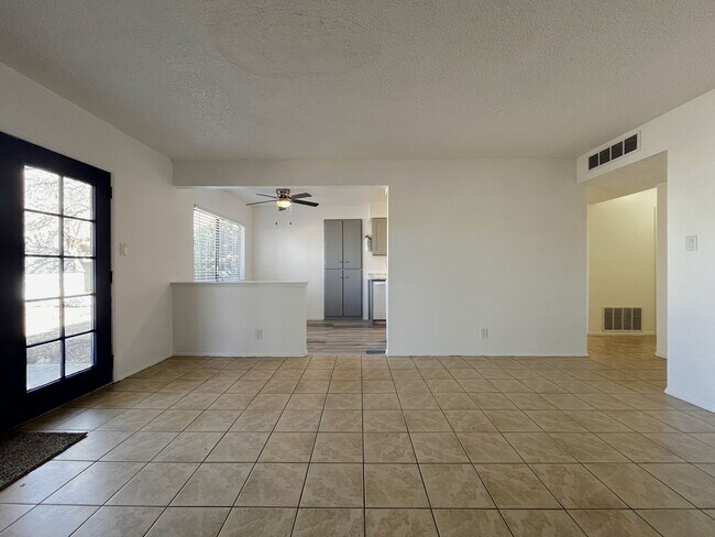 Foto del edificio - Cute Ranch Home In NE Albuquerque!