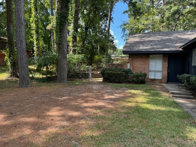 Building Photo - 1603/1605 Hughey