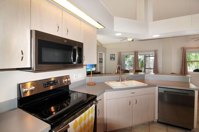 Building Photo - South Venice Annual Home For Rent