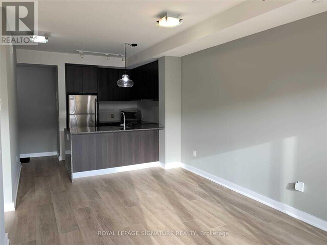 Photo du bâtiment - 5035 Harvard Rd