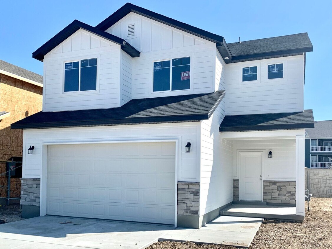 Primary Photo - Lovely 4-bedroom Near Foxboro in NSL Avail...