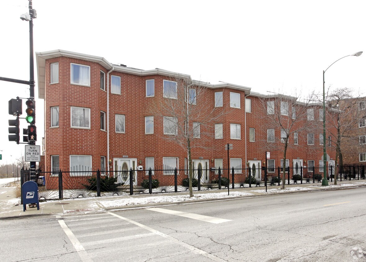 Primary Photo - 1807-1815 W Granville Ave