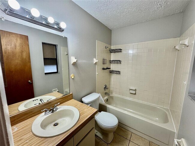 Foto del edificio - 5487 Sawyer Rd