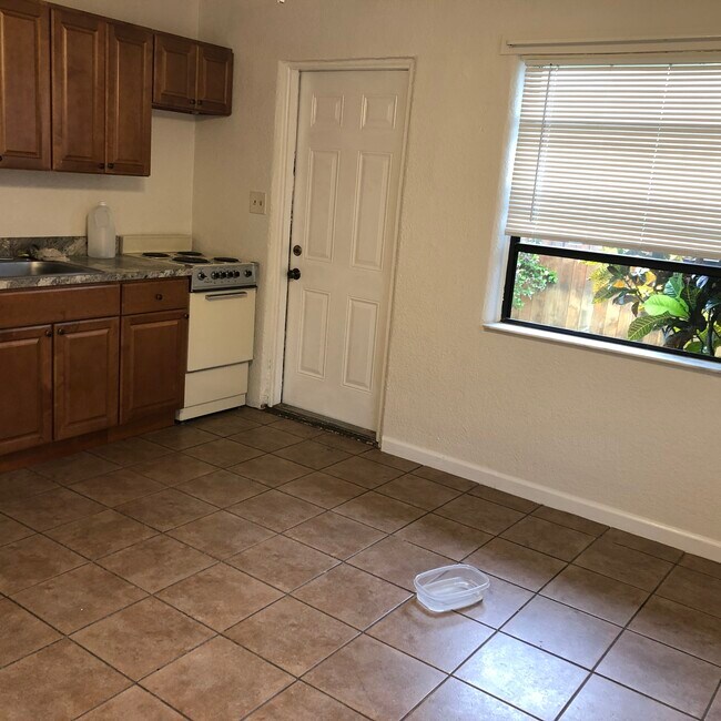 Foto del edificio - 3 Douglas Ave