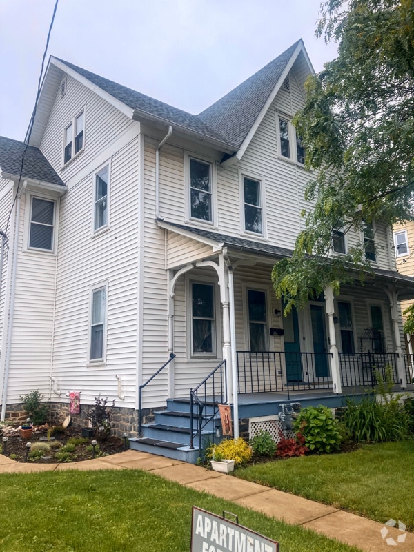 Building Photo - 407 E Broad St