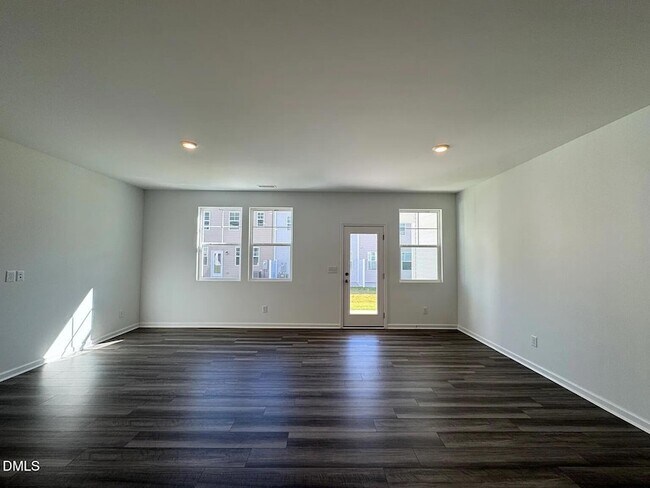 Foto del edificio - 205 Lily Patch Ln