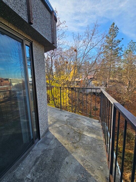 East 12 Rockwood Apartments — Lower South Hill, Spokane, WA