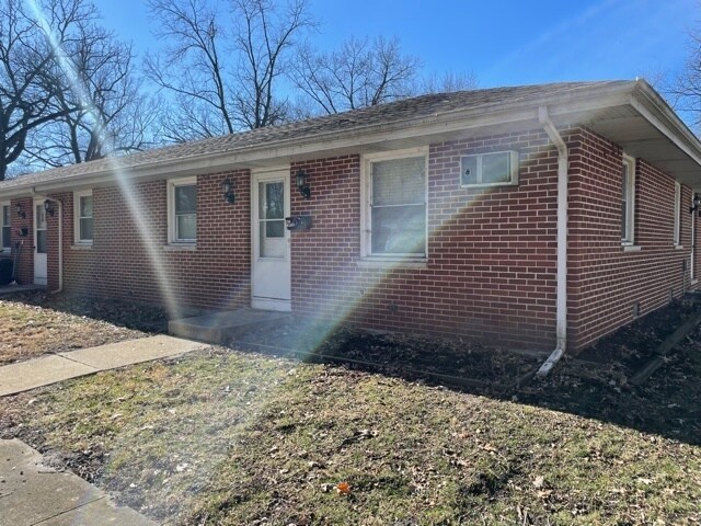 Primary Photo - 206 S East St