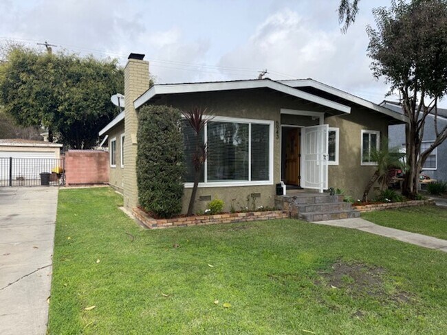 Building Photo - WELCOME TO THIS BEAUTIFULLY PARTIALLY REMODELED 3 BEDROOM, 2 BATHROOM HOME