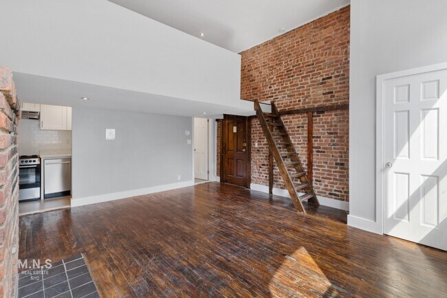 Building Photo - 431 West 22nd Street