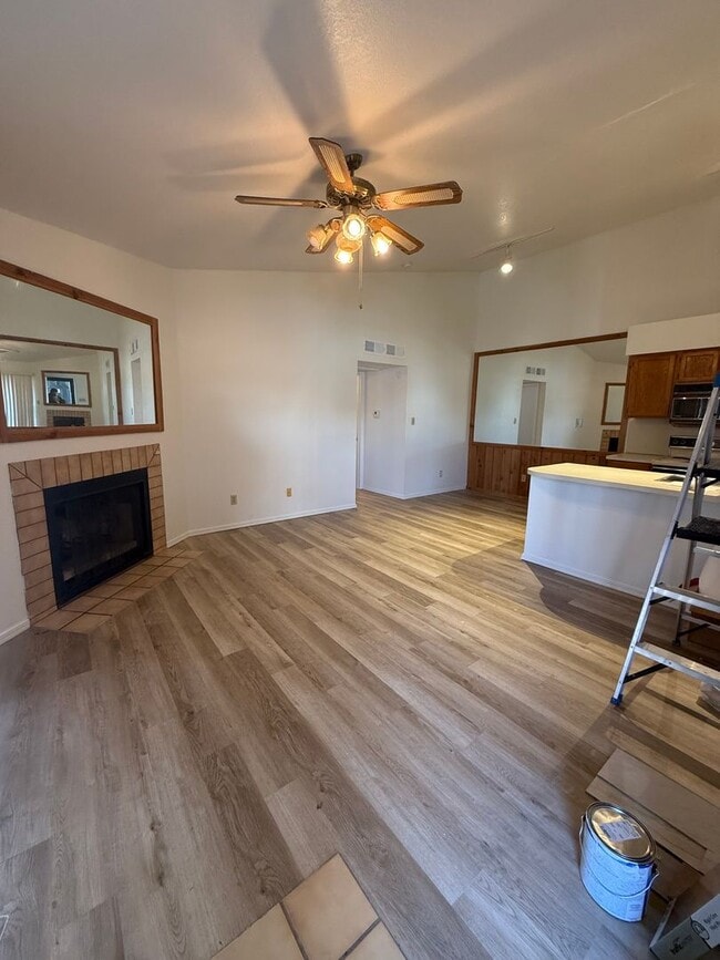 Building Photo - Must see 1 Bedroom condo close to campus!