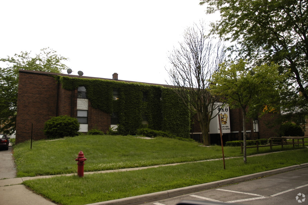 Foto principal - 910 Hillcrest Pky