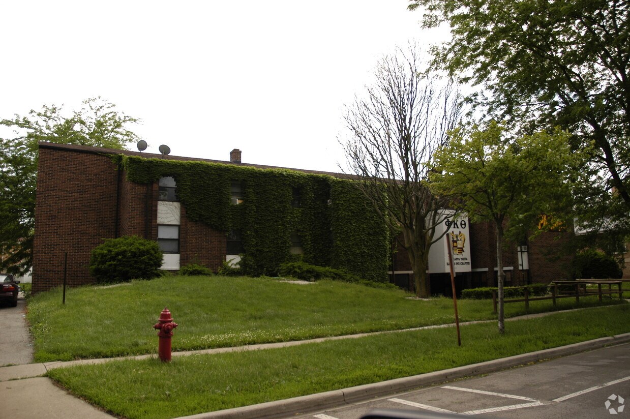 Primary Photo - 910 W Hillcrest Dr