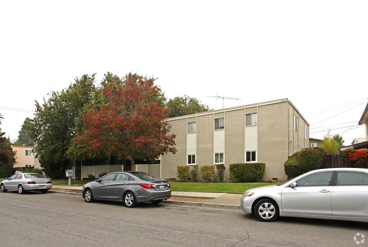 Primary Photo - 10192-10194 Park Cir W