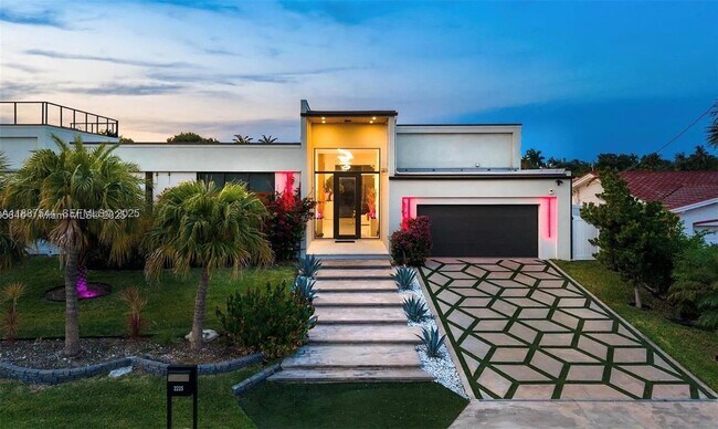 Building Photo - 2225 NE 19th St