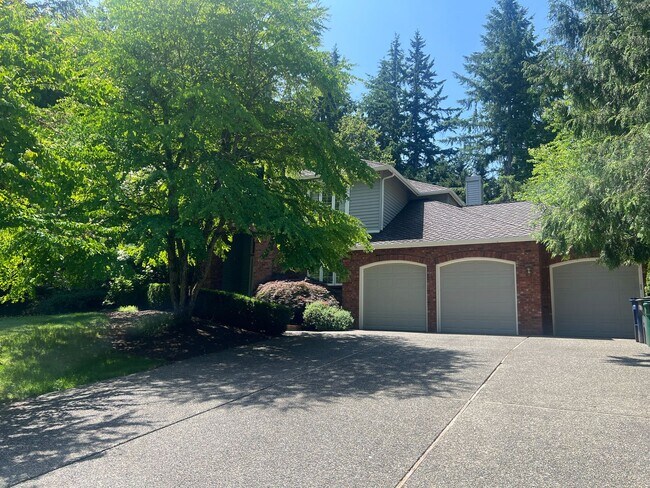 Foto del edificio - 4bd/2.5ba Redmond Home