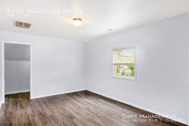 Foto del edificio - 2142 Palace - Updated one bedroom!