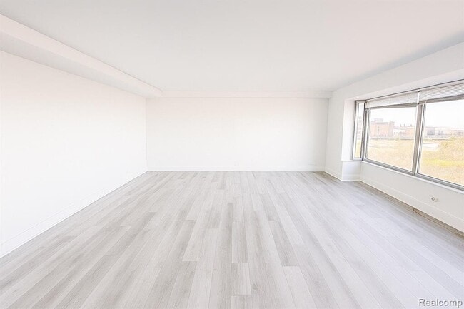 Foto del edificio - 1300 E Lafayette St