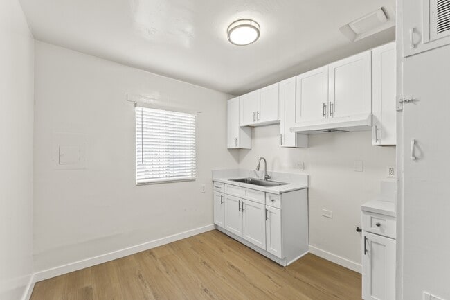 Foto del edificio - 9302 Avalon Blvd