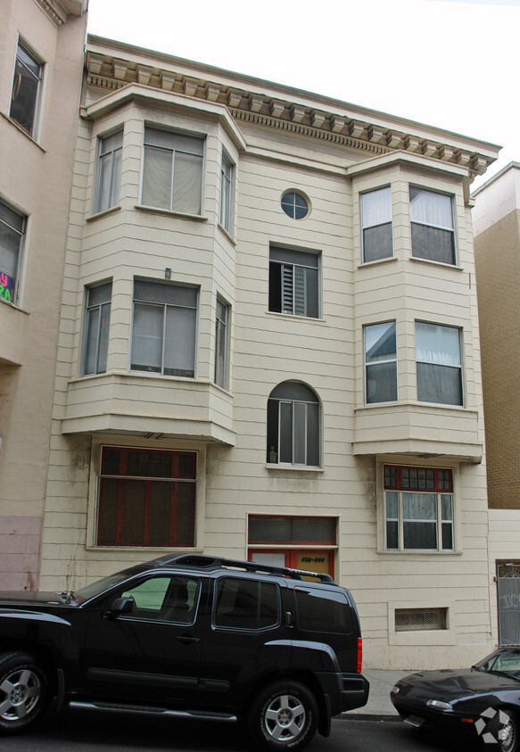 Building Photo - 858-868 Broadway St