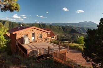 Building Photo - 2800 Cedar Dr