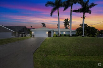 Building Photo - 131 NE Naranja Ave