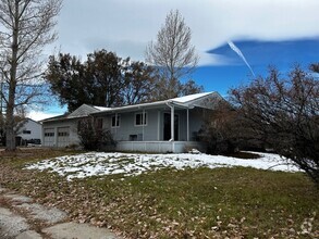 Building Photo - 345 Hedges St