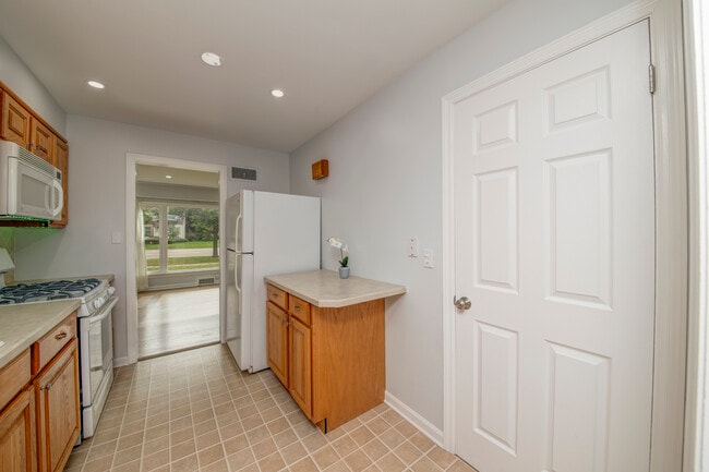 Building Photo - 384 S Wolf Rd