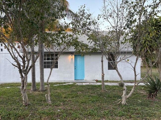 Building Photo - 1971 Smith Dr