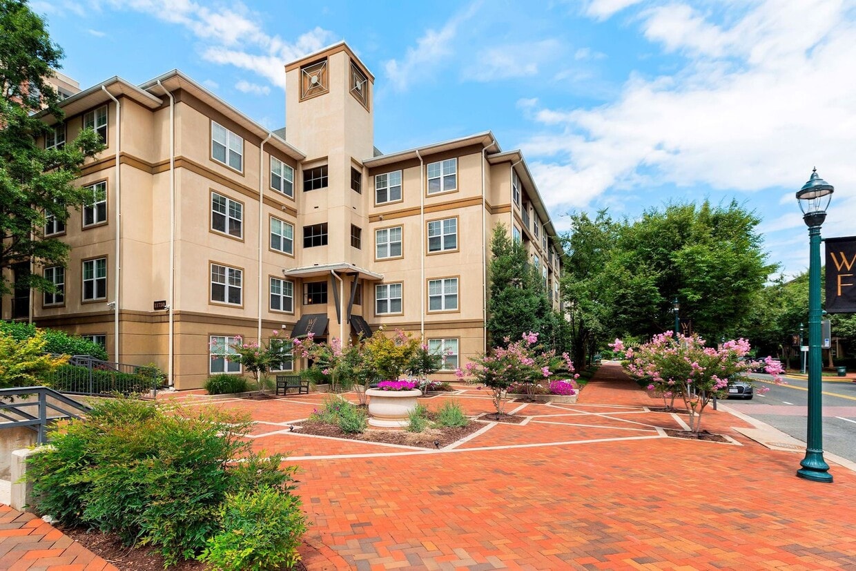 11750 Old Rd Unit 2404, North Bethesda, MD 20852 Condo for