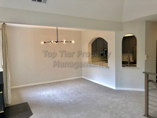 Foto del edificio - Beautiful 3 Bd/2 Ba, 1392 sf updated two-s...