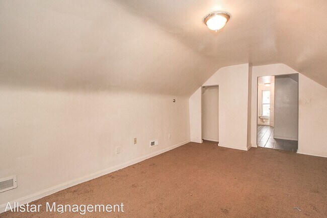 Building Photo - 3 br, 2 bath House - 16512 Burnside Avenue Up
