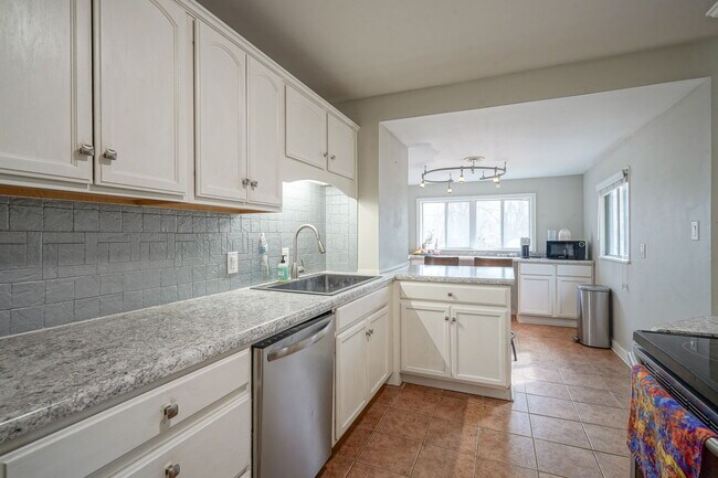 Foto del edificio - 1005 Chevy Chase Ln