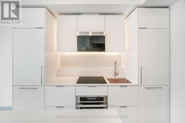 Building Photo - 1 Fairview Rd E