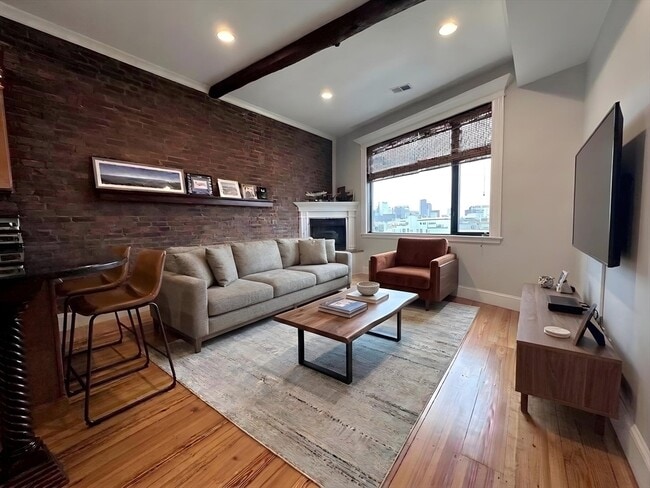 Foto del edificio - 410 E 3rd St