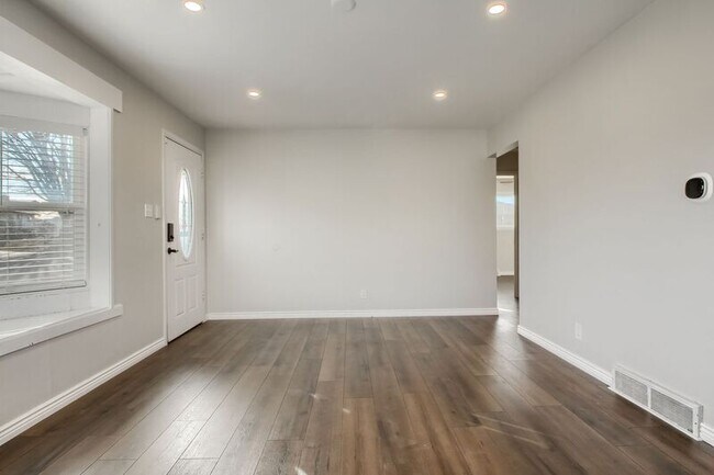 Building Photo - 1273 S Alcott St