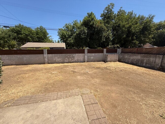 Foto del edificio - APPLY NOW!! 4 BEDROOM HOME!!