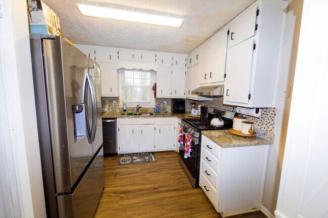 Foto del edificio - 917 Chartley Dr SW