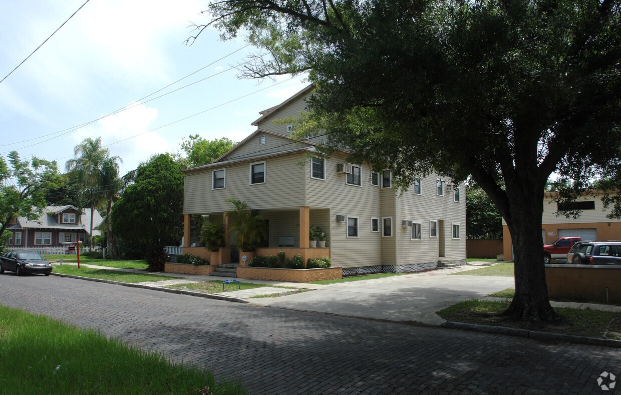 Building Photo - 547 Grove St N
