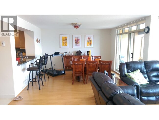 Building Photo - 8680 Seascape Dr