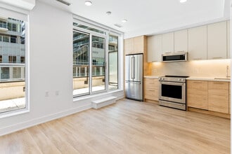 Building Photo - 200 Redpath Ave