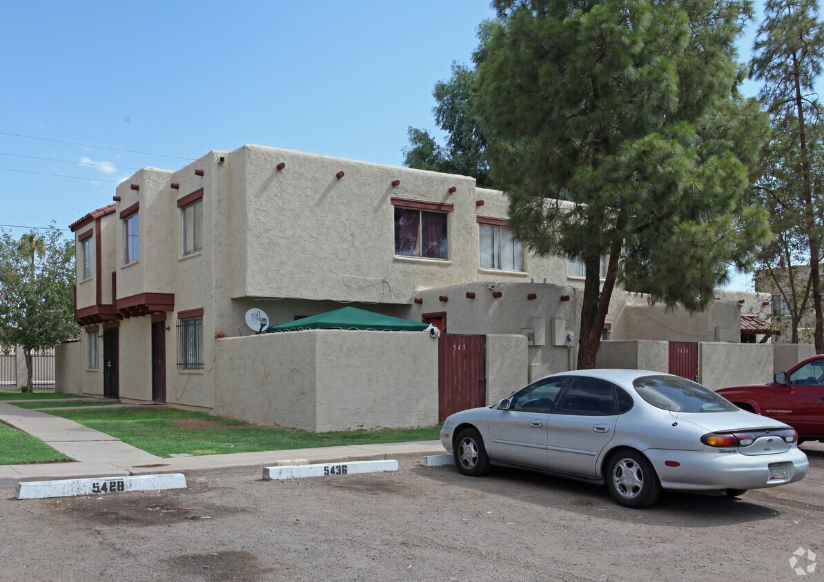 Building Photo - Hallcraft Villas West