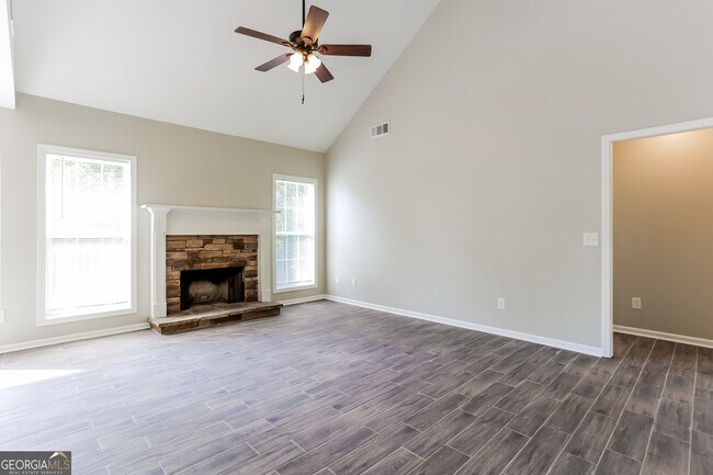 Building Photo - 147 Portland Rd