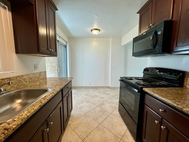 Foto del edificio - GREAT LOCATION! POINT LOMA 2BD/1.5BA TOWNH...