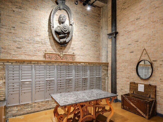 Foto del edificio - 2545 S Dearborn St