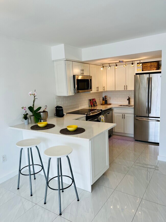 Foto del edificio - 1650 NE 115th St